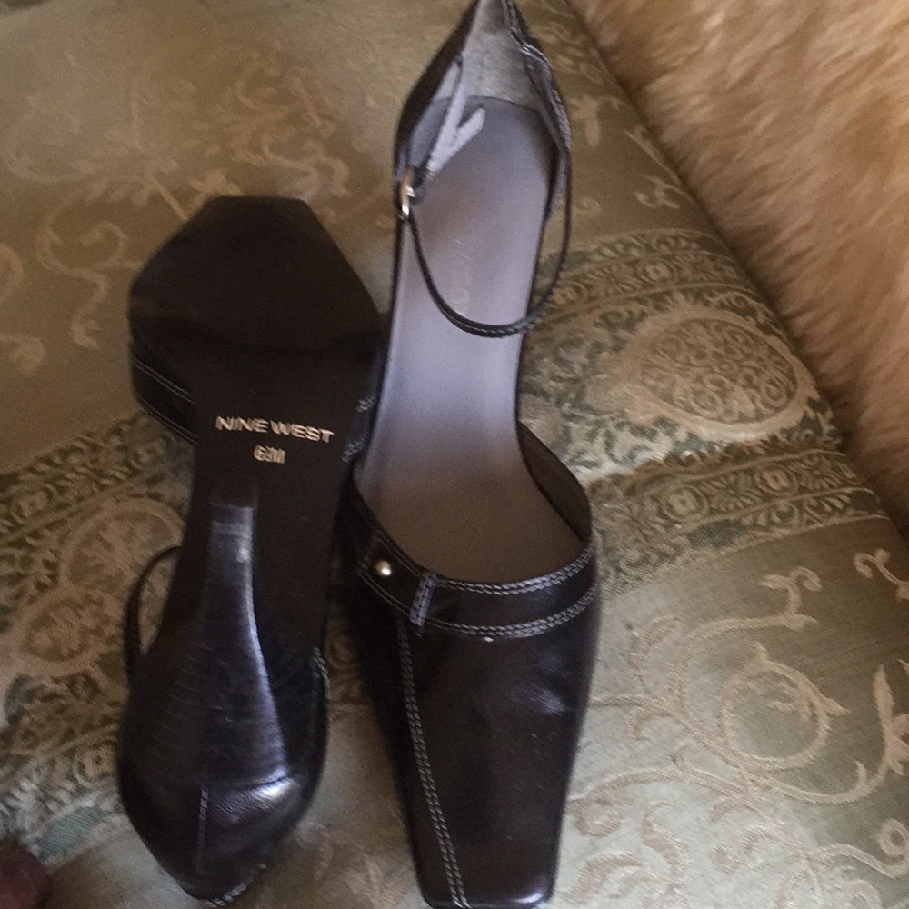 Shoes - Picture 2 of 4